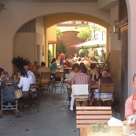 Gasthof Zum Weissen Lamm Sommerach Exterior photo