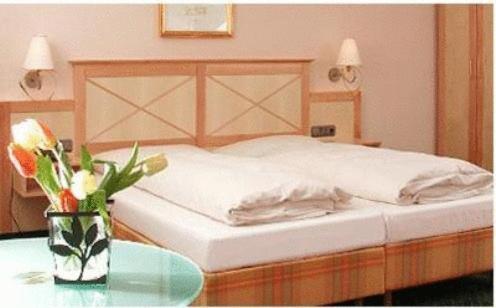 Gasthof Zum Weissen Lamm Sommerach Room photo