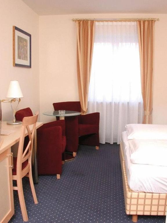 Gasthof Zum Weissen Lamm Sommerach Room photo